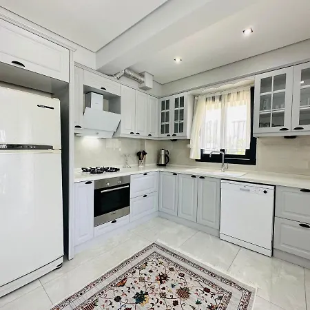 Davutlarda 4+1 Oezel Bahceli Kiralik Lueks Hotel Kusadası
