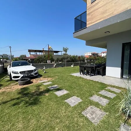 Davutlarda 4+1 Oezel Bahceli Kiralik Lueks * Kusadası