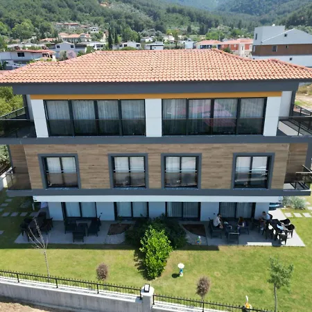 Davutlarda 4+1 Oezel Bahceli Kiralik Lueks * Kusadası